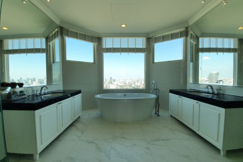 Condominio de 4 dormitorios en Bangkok, Tailandia № 180961 - foto 18