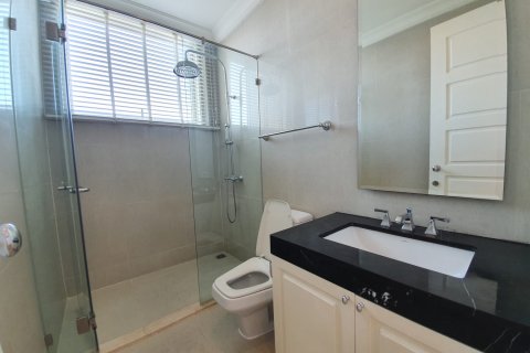 Condominio de 4 dormitorios en Bangkok, Tailandia № 180961 - foto 17