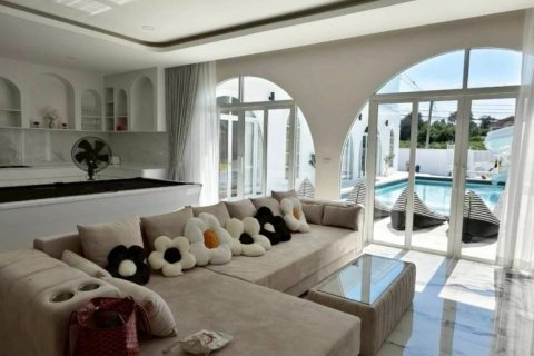 Casa de 5 dormitorios en Pattaya, Tailandia № 163982 - foto 8