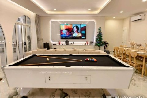 Casa de 5 dormitorios en Pattaya, Tailandia № 163982 - foto 11