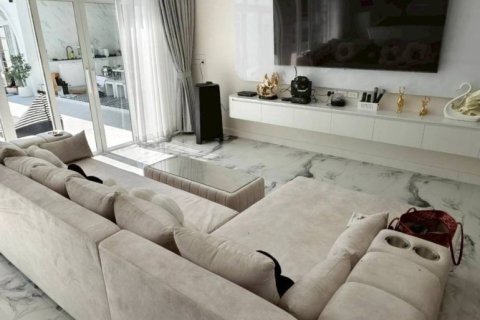 Casa de 5 dormitorios en Pattaya, Tailandia № 163982 - foto 6