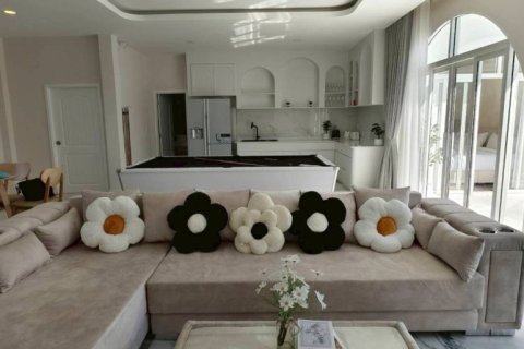 Casa de 5 dormitorios en Pattaya, Tailandia № 163982 - foto 7