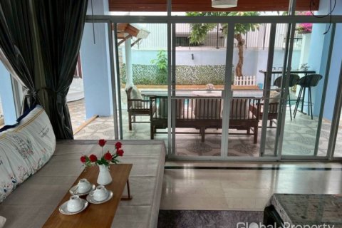 Casa de 5 dormitorios en Pattaya, Tailandia № 163981 - foto 5