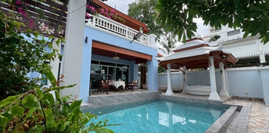 Casa de 5 dormitorios en Pattaya, Tailandia № 163981