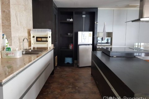 Condominio de 3 dormitorios en Pattaya, Tailandia № 163978 - foto 16