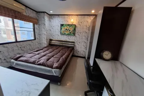 Casa de 4 dormitorios en Pattaya, Tailandia № 155630 - foto 9