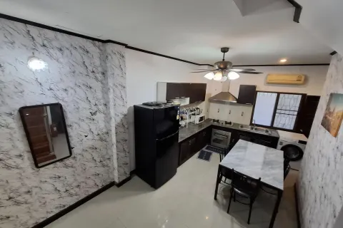 Casa de 4 dormitorios en Pattaya, Tailandia № 155630 - foto 6