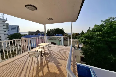 Casa de 4 dormitorios en Pattaya, Tailandia № 155630 - foto 12