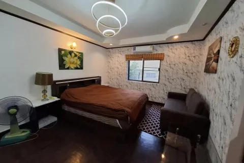 Casa de 4 dormitorios en Pattaya, Tailandia № 155630 - foto 8