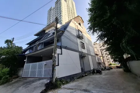Casa de 4 dormitorios en Pattaya, Tailandia № 155630 - foto 2