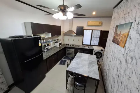 Casa de 4 dormitorios en Pattaya, Tailandia № 155630 - foto 7