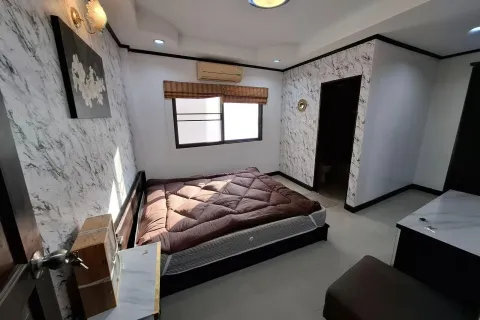 Casa de 4 dormitorios en Pattaya, Tailandia № 155630 - foto 10
