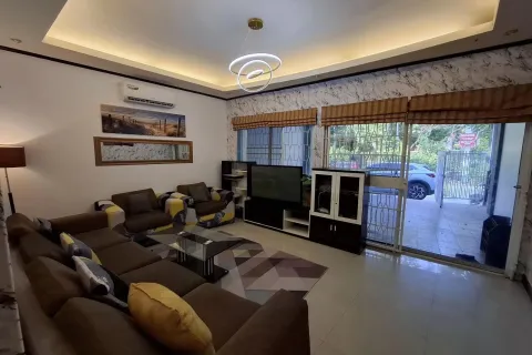 Casa de 4 dormitorios en Pattaya, Tailandia № 155630 - foto 4