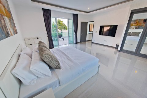 Casa de 5 dormitorios en Pattaya, Tailandia № 54663 - foto 29