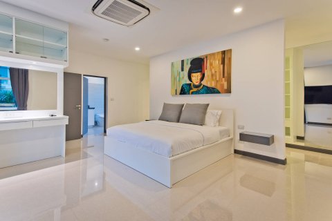 Casa de 5 dormitorios en Pattaya, Tailandia № 54663 - foto 11
