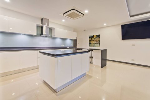 Maison à Pattaya, Thaïlande 5 chambres № 54663