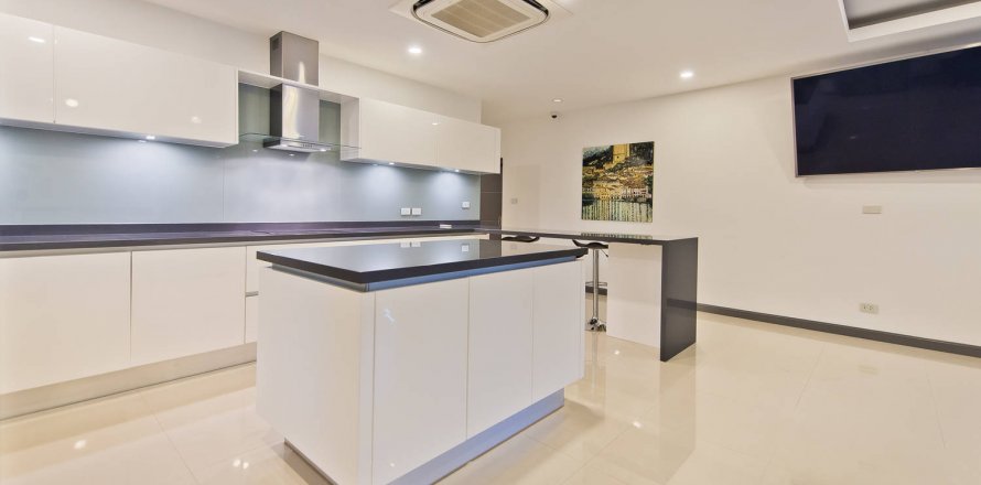 Casa de 5 dormitorios en Pattaya, Tailandia № 54663