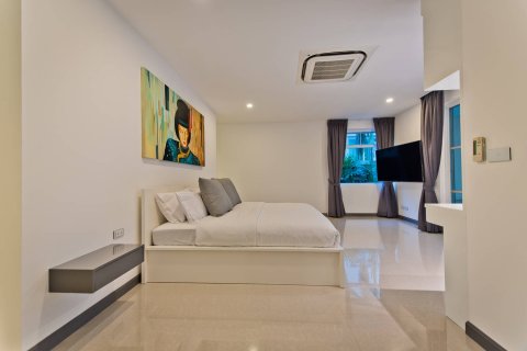 Casa de 5 dormitorios en Pattaya, Tailandia № 54663 - foto 13