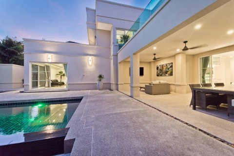Casa de 5 dormitorios en Pattaya, Tailandia № 54663 - foto 27