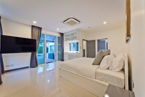 Casa de 5 dormitorios en Pattaya, Tailandia № 54663 - foto 14