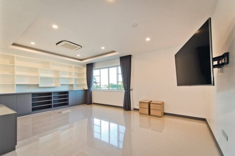 Casa de 5 dormitorios en Pattaya, Tailandia № 54663 - foto 9