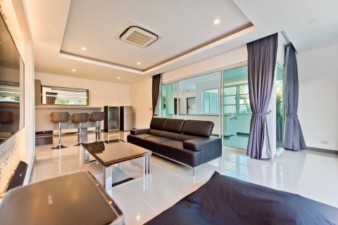 Casa de 5 dormitorios en Pattaya, Tailandia № 54663 - foto 26