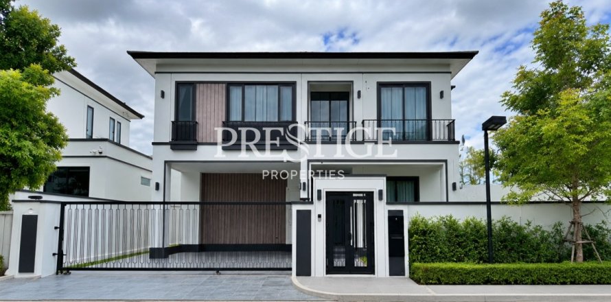 House in Pattaya, Thailand 4 bedrooms № 197545