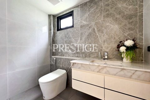 House in Pattaya, Thailand 4 bedrooms № 197545 - photo 9