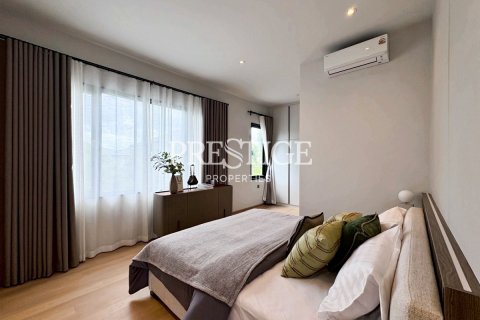House in Pattaya, Thailand 4 bedrooms № 197545 - photo 17