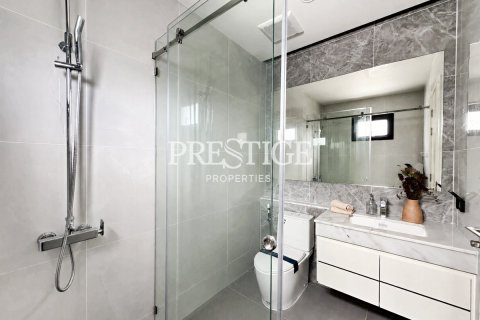 House in Pattaya, Thailand 4 bedrooms № 197545 - photo 19