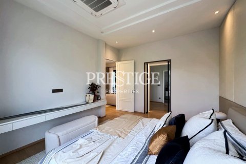 House in Pattaya, Thailand 4 bedrooms № 197545 - photo 13