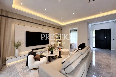 House in Pattaya, Thailand 4 bedrooms № 197545 - photo 4