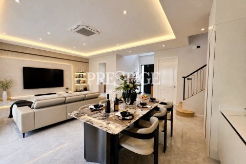 House in Pattaya, Thailand 4 bedrooms № 197545 - photo 6
