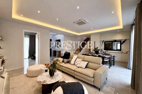House in Pattaya, Thailand 4 bedrooms № 197545 - photo 3