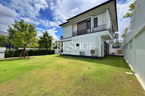 House in Pattaya, Thailand 4 bedrooms № 197545 - photo 26