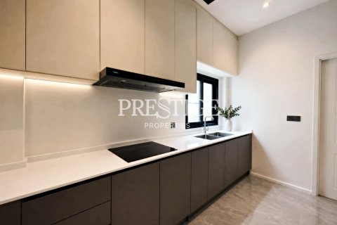 House in Pattaya, Thailand 4 bedrooms № 197545 - photo 7