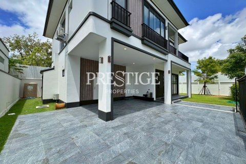 House in Pattaya, Thailand 4 bedrooms № 197545 - photo 27