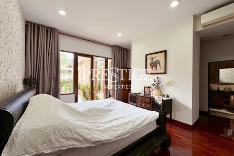 Casa de 4 dormitorios en Pattaya, Tailandia № 197543 - foto 18