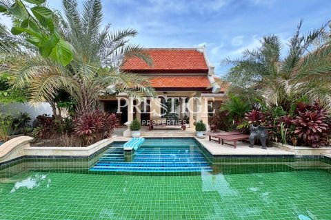 Casa de 4 dormitorios en Pattaya, Tailandia № 197543 - foto 30