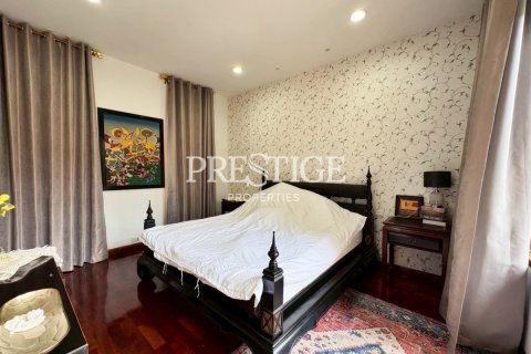 Casa de 4 dormitorios en Pattaya, Tailandia № 197543 - foto 17