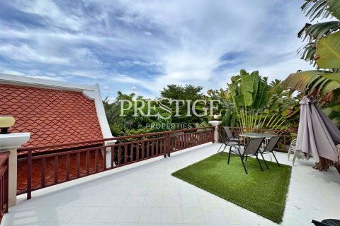 Casa de 4 dormitorios en Pattaya, Tailandia № 197543 - foto 28