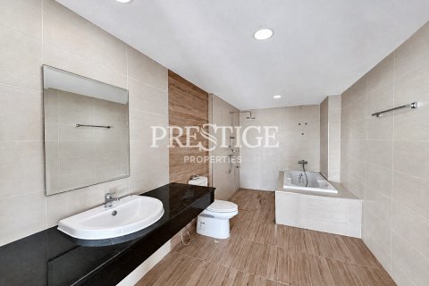 Condo in Pattaya, Thailand, 3 bedrooms № 197547 - photo 7