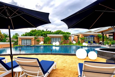Casa de 10 dormitorios en Pattaya, Tailandia № 180650 - foto 4