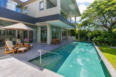 Casa de 5 dormitorios en Bang Tao, Tailandia № 180647 - foto 3