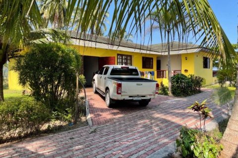 Chalet de 3 dormitorios en Chumphon, Tailandia № 172711