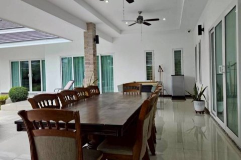 Chalet de 6 dormitorios en Cha-am, Tailandia № 172715 - foto 10