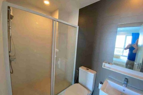 Condominio de 1 dormitorio en Thonburi, Bangkok, Tailandia № 208692 - foto 5