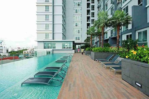 Condominio de 2 dormitorios en Thonburi, Bangkok, Tailandia № 208693 - foto 2