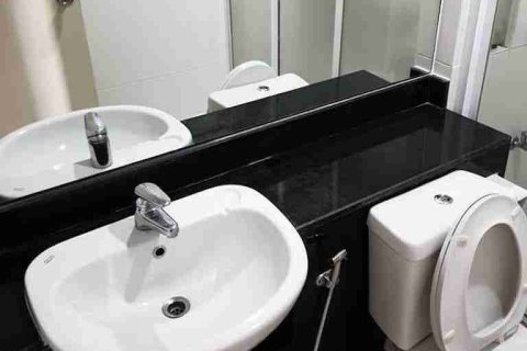 Condominio de 2 dormitorios en Thonburi, Bangkok, Tailandia № 208693 - foto 5