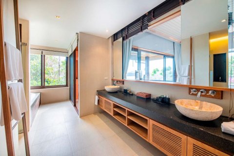 House in Phuket, Thailand 4 bedrooms № 65761 - photo 12